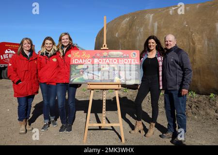 https://l450v.alamy.com/450v/2mk3whx/image-distributed-for-idaho-potato-commission-idaho-potato-commission-president-ceo-frank-muir-right-presents-a-gift-to-tiny-house-builder-kristie-wolfe-second-from-right-on-the-grand-opening-day-of-her-big-idaho-potato-hotel-on-monday-april-22-2019-in-south-boise-idaho-the-unique-dwelling-measuring-336-square-feet-is-available-for-rent-on-airbnb-at-left-are-the-traveling-tater-team-of-driver-melissa-jessica-and-kaylee-otto-kitsingerap-images-for-idaho-potato-commission-2mk3whx.jpg