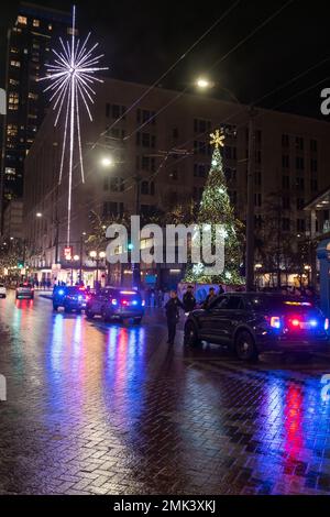 Seattle, USA. 29th Dec, 2022. Early in the evening Police responding to the Westlake Center for a shoplifitng call. Stock Photo