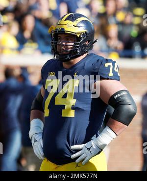 Ben Bredeson - Football - University of Michigan Athletics