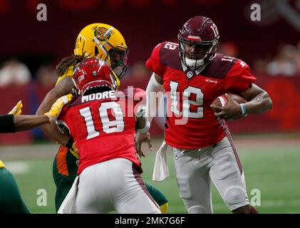 Arizona Hot Shots defensive end Rykeem Yates (92) grabs San