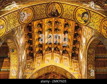 Byzantine gold ground mosaics, Monreale Cathedral, Santa Maria Nuova, Sicily, Monreale, Sicily, Italy Stock Photo