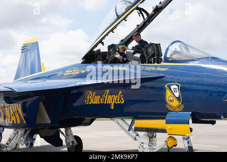 MCGHEE TYSON AIR NATIONAL GUARD BASE, Tenn.— John Hall, Cumberland County High School aviation teacher, received an influencer flight with the Navy’s Blue Angels here Sept. 7. Hall was chosen based on his outreach and influence on the youth of Cumberland County. (Air National Guard photo by: Staff Sgt. Melissa Dearstone) 134 Air Refueling Wing,134th ARW,Air National Guard,Cumberland County,influencer flight, Stock Photo