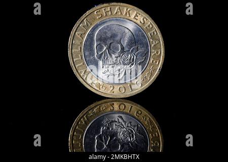 A Uk £2 coin commemorating William Shakespeare Tragedies issued by the Royal Mint in 2016 Stock Photo