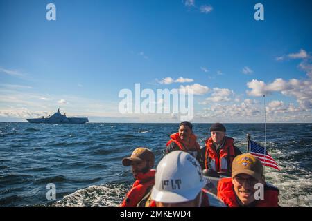 220908-N-GF955-1232  BALTIC SEA (Sept. 8, 2022) U.S. Navy Sailors assigned to the Arleigh Burke-class guided-missile destroyer USS Paul Ignatius (DDG 117) return to the ship after completing a passenger transfer and tour with the Swedish Visby-class corvette HSwMS Nyköping (K34), Sept. 8, 2022. Paul Ignatius is part of the Kearsarge Amphibious Ready Group and embarked 22nd Marine Expeditionary Unit, under the command and control of Task Force 61/2, on a scheduled deployment in the U.S. Naval Forces Europe area of operations, employed by U.S. Sixth Fleet to defend U.S., allied and partner inter Stock Photo