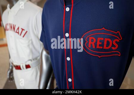 Cincinnati Reds 2019 jerseys include navy blue and Palm Beach styles