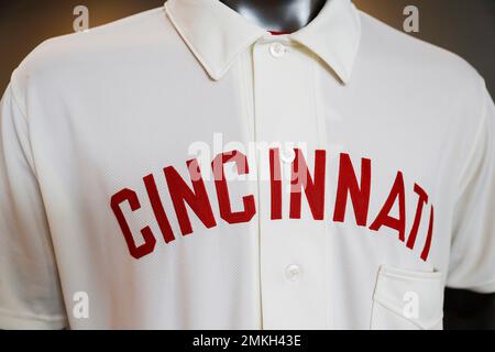 Cincinnati Reds 2019 jerseys include navy blue and Palm Beach styles