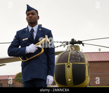 117th Air Refueling Wing Members participate in a 9/11 remembrance at Sumpter Smith Joint National Guard Base, Alabama, Sept. 11, 2022. Chaplain (Capt.) Eric Guiffreda led wing members in prayer. Stock Photo