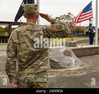 117th Air Refueling Wing Members participate in a 9/11 remembrance at Sumpter Smith Joint National Guard Base, Alabama, Sept. 11, 2022. Chaplain (Capt.) Eric Guiffreda led wing members in prayer. Stock Photo