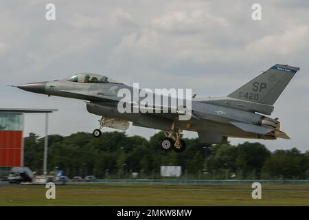 19th July 2002 Farnborough United Kingdom, USAF  General Dynamocs F-16C frm 52nd Fighter Wing Stock Photo