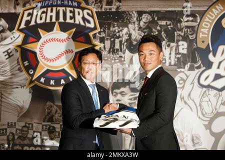 Top hitter Wang signs with Ham Fighters - Taipei Times