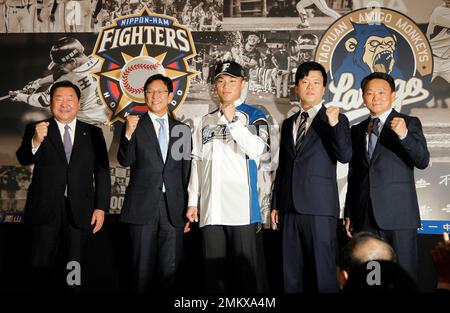 Top hitter Wang signs with Ham Fighters - Taipei Times