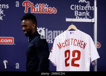 Phillies sign Andrew McCutchen to a three-year, $50 million deal