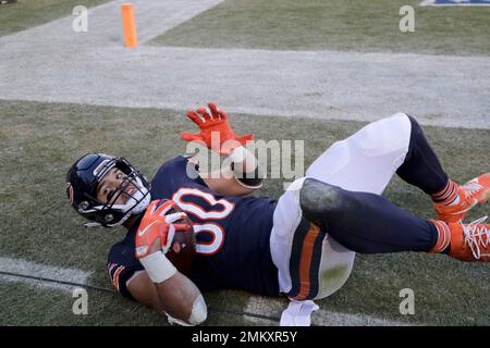 Washington Redskins outside linebacker Ryan Kerrigan (91) sheds the block  of Chicago Bears tight end Trey Burton (80) in fourth quarter action at  FedEx Field in Landover, Maryland on Monday, September 23