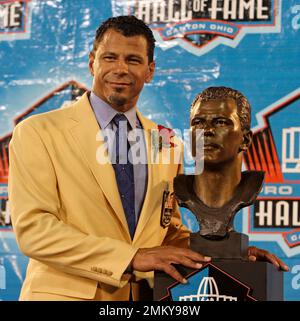 FILE : L to R Rod Woodson, Carnell Lake and Dermonti Dawson of the Pittsburgh  Steelers enjoying themselves during the Pro-Bowl Week in Honolulu, Hawaii.  (Photo by Cliff Welch/Icon Sportswire) (Icon Sportswire via AP Images Stock  Photo - Alamy