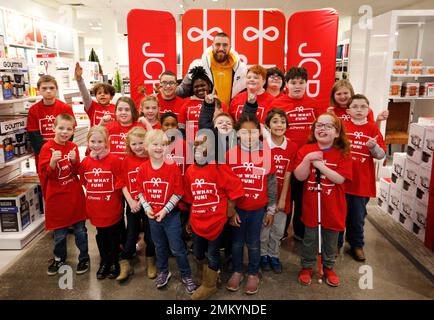 IMAGE DISTRIBUTED FOR JCPENNEY - Kansas City Chiefs tight end Travis Kelce  teams up with JCPenny for a holiday Giving Spree, surprising kids from the  greater Kansas City YMCA with a shopping