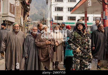 Srinagar, India. 29th Jan, 2023. An Indian paramilitary trooper stands on guard during the Bharat Jodo Yatra in Srinagar. The Congress party is undertaking the 3,570-km ‘Bharat Jodo Yatra' that began at Kanyakumari on September 7, 2022, and will end in Srinagar on January 30, 2022, covering 12 States in 150 days on foot. Credit: SOPA Images Limited/Alamy Live News Stock Photo