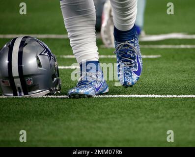 ezekiel elliott football cleats