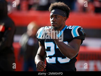 A San Francisco 49ers helmet sits on the field prior to an NFL football  game against the Carolina Panthers, Sunday, Oct. 9, 2022, in Charlotte,  N.C. (AP Photo/Brian Westerholt Stock Photo - Alamy