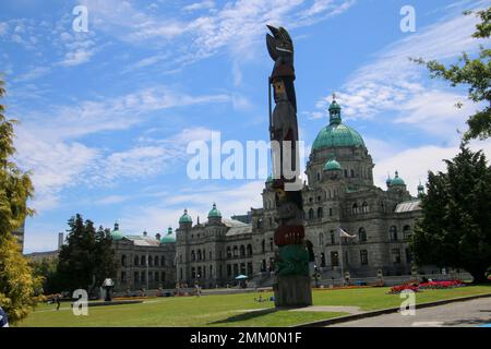 The War Memorial Cenotaph outside the British Columbia Parliament Building in Victoria, Canada Stock Photo