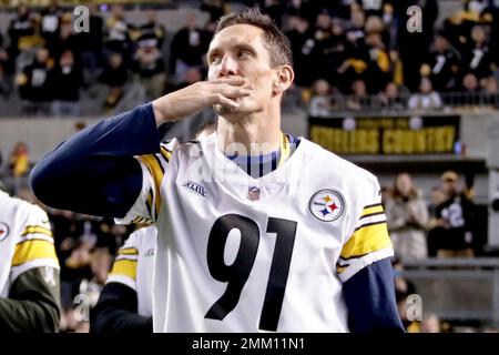 Former Pittsburgh Steelers defensive lineman Aaron Smith, acknowledges fans  during a halftime ceremony honoring former Steelers players during halftime  of the NFL football game between the Pittsburgh Steelers and the Los Angeles