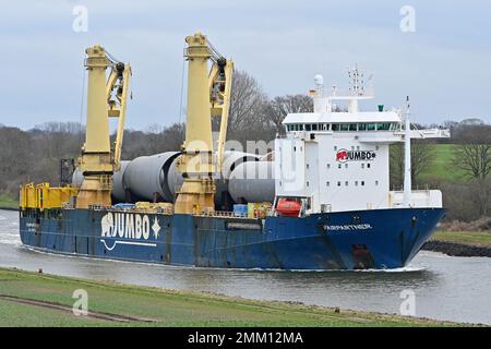 Heavy Load Carrier FAIRPARTNER passing the Kiel Canal on a trip from Rostock to the U.S. Stock Photo