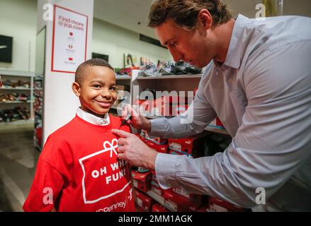 IMAGE DISTRIBUTED FOR JCPENNEY - Dallas Cowboys linebacker Sean Lee, left,  shops alongside Ajion Lair, 18, from the Boys & Girls Club of Greater  Dallas as he selects gifts for his family