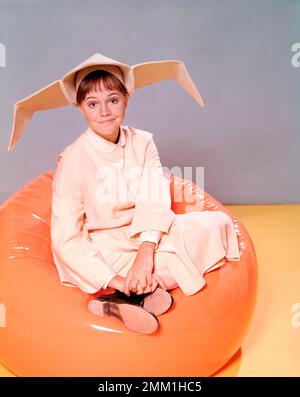 SALLY FIELD in THE FLYING NUN (1967), directed by JEROME COURTLAND and JERROLD BERNSTEIN. Credit: Screen Gems Television / Album Stock Photo