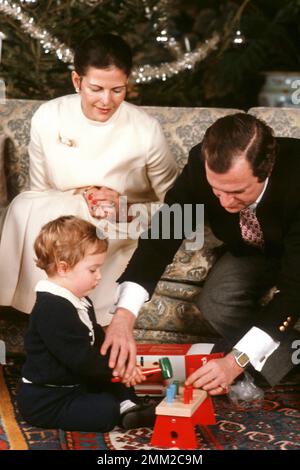 Prince Carl Philip with King Carl Gustaf, Queen Silvia, Crown Princess ...