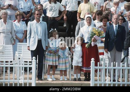 Carl XVI Gustaf, King of Sweden. Born 30 april 1946.  The King Carl XVI Gustaf with his wife Queen Silvia and their children, princess Madeleine, crown princess Victoria, prince Carl Philip on Victoriaday 14 july 1985. To the right Patrik Sjöberg who recieved the Victoria Award this year. Stock Photo