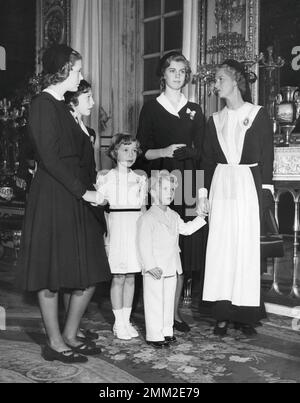 Carl XVI Gustaf, King of Sweden. Born 30 april 1946. Pictured here with his mother princess Sibylla on the right during the events taking place at the royal castle in Stockholm on 30 october 1950 in connection with the crown prince Gustaf Adolf becoming the king, succeding Gustaf V on the throne. In the picture also princesses Christina, Margaretha, Desiree and Birgitta. Stock Photo