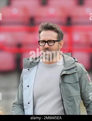 Wrexham, UK. 29th Jan, 2023. Wrexham co-owner Ryan Reynolds inspects the pitch before the Emirates FA Cup fourth round match Wrexham vs Sheffield United at The Racecourse Ground, Wrexham, United Kingdom, 29th January 2023 (Photo by Steve Flynn/News Images) in Wrexham, United Kingdom on 1/29/2023. (Photo by Steve Flynn/News Images/Sipa USA) Credit: Sipa USA/Alamy Live News Stock Photo