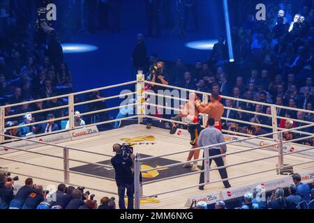 28-11-2015 Dusseldorf Germany. the end of the fight, Fury takes risks and goes to the exchange, softening the very strong left hook of Klitschko with Stock Photo
