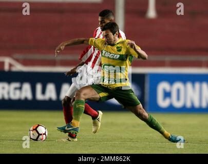 Diego Pituca of Brazil's Santos, right, and Adoni Frias of