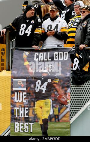 A Ravens fan in firefighter gear prays before the Pittsburgh Steelers play  the Baltimore Ravens at M&T Bank Stadium in Baltimore, Maryland on  September 11, 2011. UPI/Roger L. Wollenberg Stock Photo - Alamy