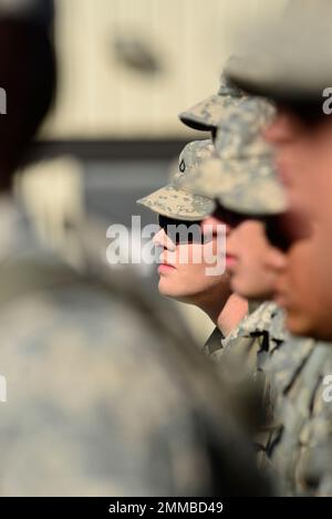 Private First Class Katherine Beatty became the U.S. Army's first female  13B cannoneer, trained on M119A3 howitzer Stock Photo - Alamy