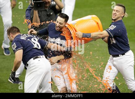 Mike Moustakas' single in 10th inning lifts Brewers over Rockies