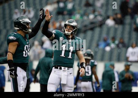 Philadelphia Eagles quarterback Nick Foles works out prior to an NFL  football game against the Dallas Cowboys, Sunday, Nov. 11, 2018, in  Philadelphia. (AP Photo/Matt Slocum Stock Photo - Alamy