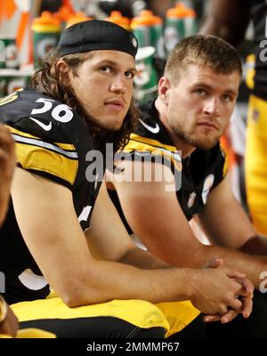 Pittsburgh Steelers linebacker T.J. Watt (90) tries to get around a block  by tackle Alejandro Villanueva (