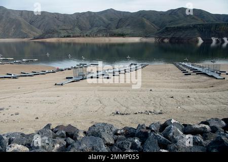 Lucky Peak Lake (Reservoir) on the Boise River drainage, SW Idaho, at critically low water level (50% capacity) in early April at the beginning of irr Stock Photo