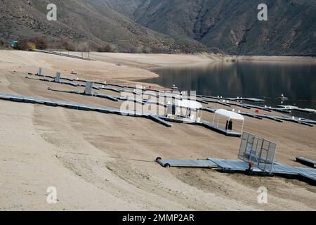 Lucky Peak Lake (Reservoir) on the Boise River drainage, SW Idaho, at critically low water level (50% capacity) in early April at the beginning of irr Stock Photo