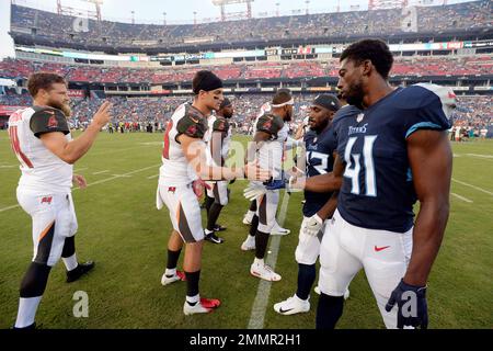 Tennessee Titans defensive tackle Jurrell Casey takes a break during NFL  football training camp Thursday, July 26, 2018, in Nashville, Tenn. (AP  Photo/Mark Humphrey Stock Photo - Alamy