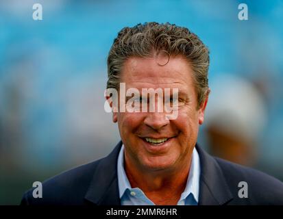 Miami Dolphins quarterback Dan Marino (13) throws a pass in the first  quarter against the Carolina Panthers at Ericsson Stadium in Charlotte,  N.C., Sunday Nov. 15, 1998. (AP Photo/Chuck Burton Stock Photo - Alamy