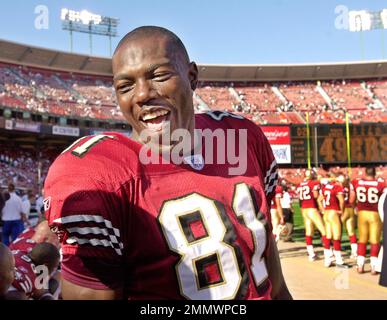 Hall of Fame wide receiver Paul Warfield, left, talks to the Cleveland  Browns at the NFL football team's training camp Tuesday, Aug. 9, 2016, in  Berea, Ohio. (AP Photo/Ron Schwane Stock Photo 