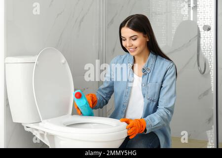 Woman cleaning bathroom toilet hi-res stock photography and images - Alamy
