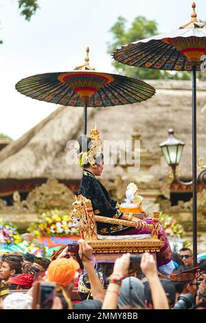 Rite of cremation of the royal family on the island of Bali. Topla people carry the throne with the members of the royal family. Bali, Indonesia - 03. Stock Photo