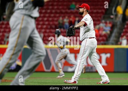 Cincinnati Reds relief pitcher Jackson Stephens (62) works during a baseball  game against the Atlanta Braves Wednesday, June 27, 2018, in Atlanta. (AP  Photo/John Bazemore Stock Photo - Alamy