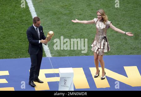 Luzhniki Stadium, Moscow, Russia. 15th July, 2018. FIFA World Cup Football  Final, France versus Croatia; Philipp Lahm (World Champion 2014 Germany)  presents the World Cup trophy Credit: Action Plus Sports/Alamy Live News