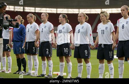 England v Hungary Women's football 2006 World Cup Qualifier  at St Marys stadium Southampton. Team line up before the match.  image is bound by Dataco restrictions on how it can be used. EDITORIAL USE ONLY No use with unauthorised audio, video, data, fixture lists, club/league logos or “live” services. Online in-match use limited to 120 images, no video emulation. No use in betting, games or single club/league/player publications Stock Photo