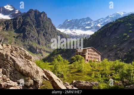 The Gioberney Refuge in the heart of the Ecrins National Park massif late Spring- Summer. Valgaudemar valley in the Hautes-Alpes (Alps). France Stock Photo
