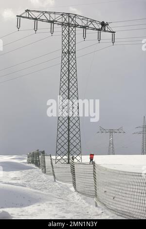 Pylon Defect PRODUCTION - 30 January 2023, Saxony-Anhalt, Hüttenrode: Power pylons ...